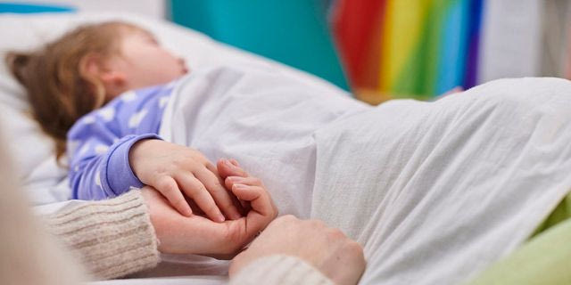 Τραγωδία στην Αίγινα: Κοριτσάκι 21 μηνών πνίγηκε τρώγοντας τσουρέκι